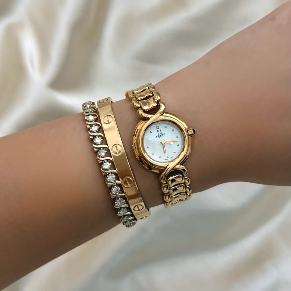 AUTHENTIC VINTAGE FENDI MOTHER-OF-PEARL WATCH - Picture 2 of 10